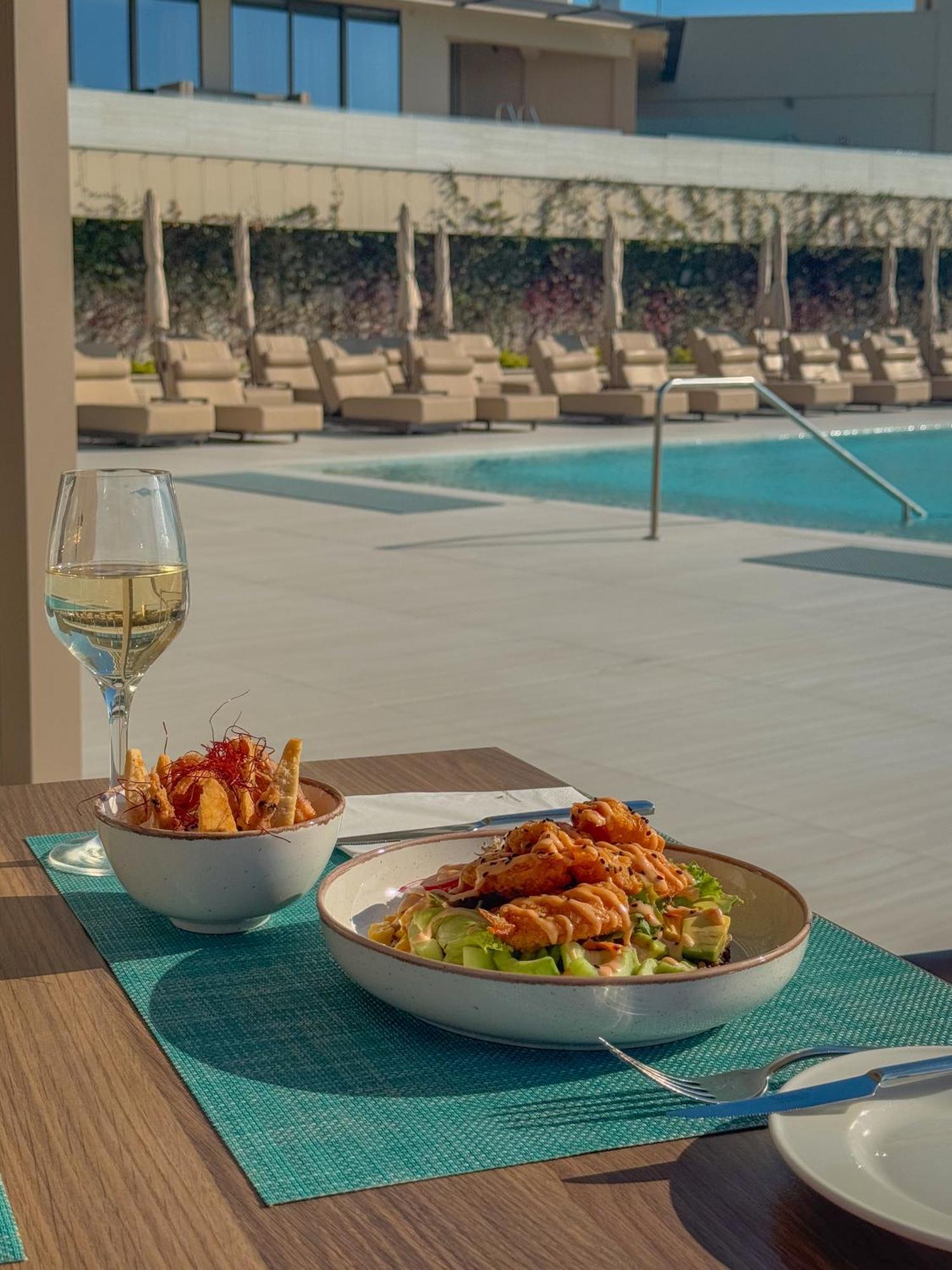 Amarande (Adults Only) Hotel Ayia Napa Bagian luar foto Poolside dining at the hotel