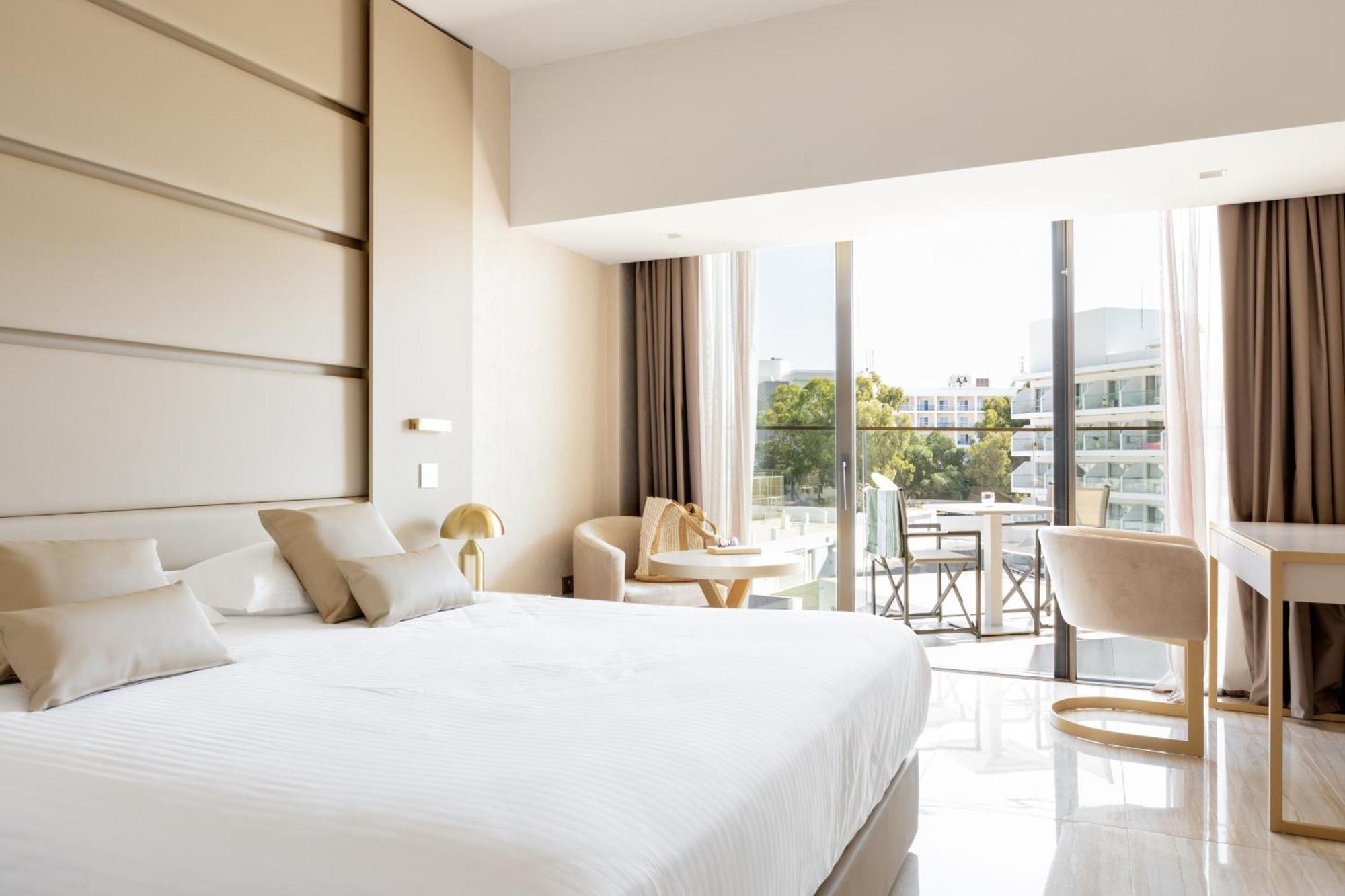 Amarande (Adults Only) Hotel Ayia Napa Bagian luar foto Deluxe room